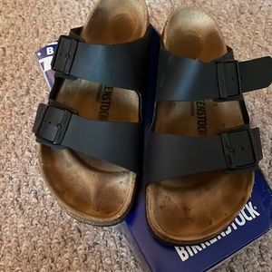 Birkenstock- Arizona— Black— leather— size 8